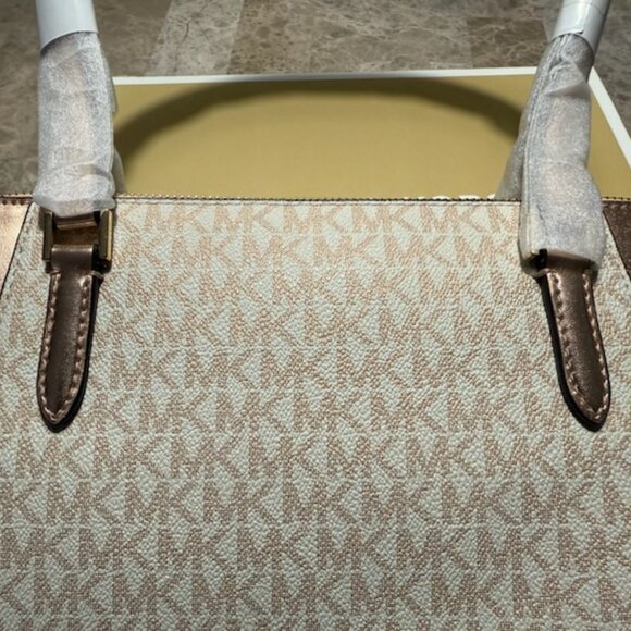 ULTRA RARE ROSE GOLD KORS MONOGRAM AND LEATHER TOTE! NEW WITH TAGS AND CHARM!! - Picture 2 of 7